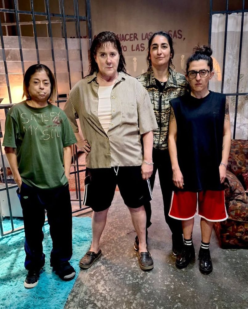 La Gringa con su grupo en La Quebrada.