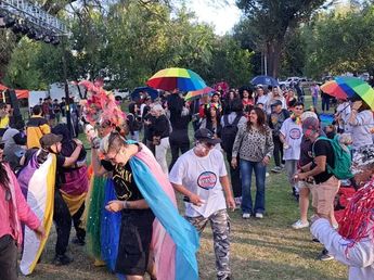 El Orgullo se viste de Carnaval este domingo en los Jardines Municipales