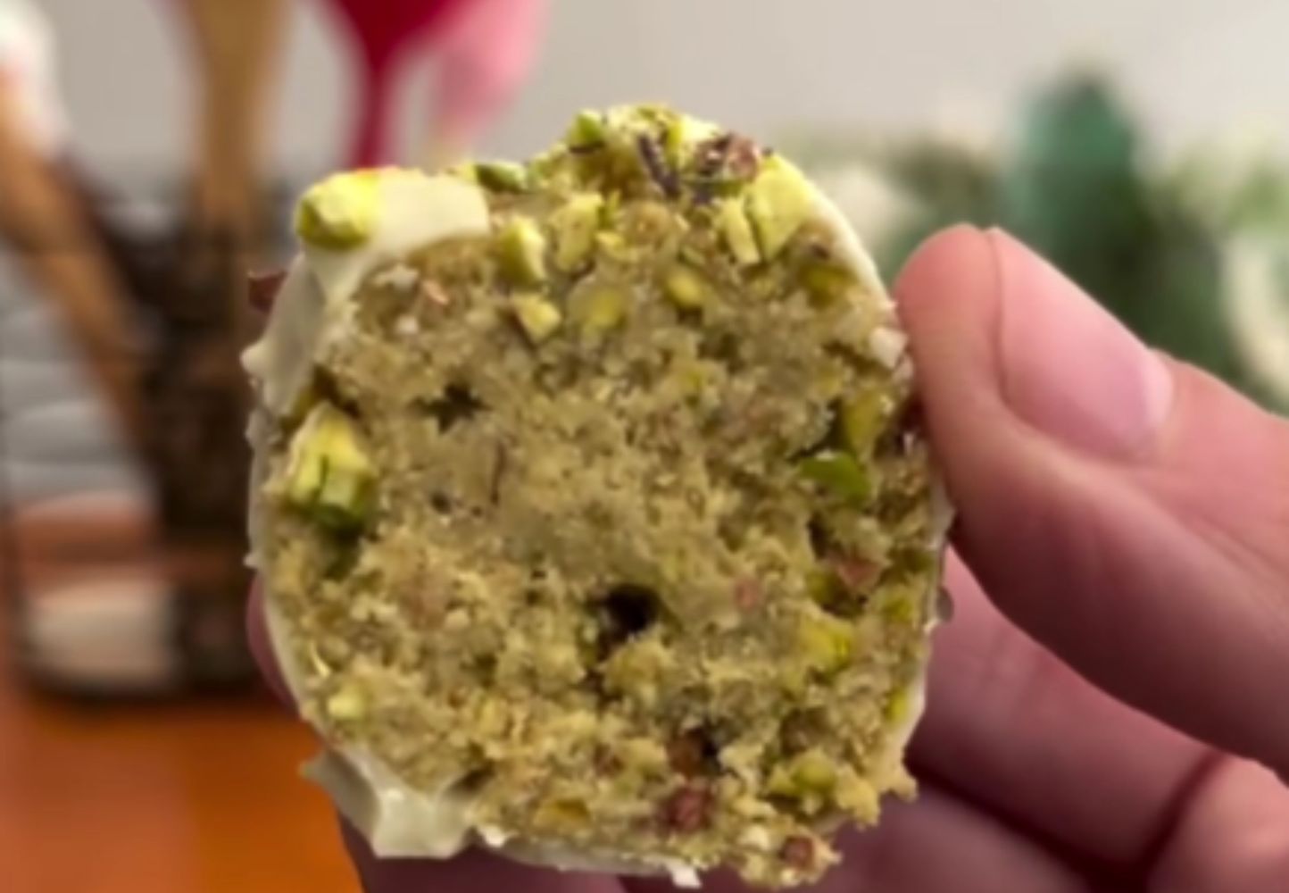 Trufas de pistacho y chocolate blanco.