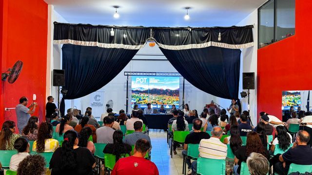 Con apoyo académico de la UNCA y articulación municipal, el programa busca proyectar decisiones y acompañar el crecimiento local con participación ciudadana.