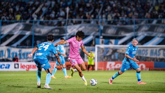 Estudiantes de Río Cuarto ante Atlético Tucumán
