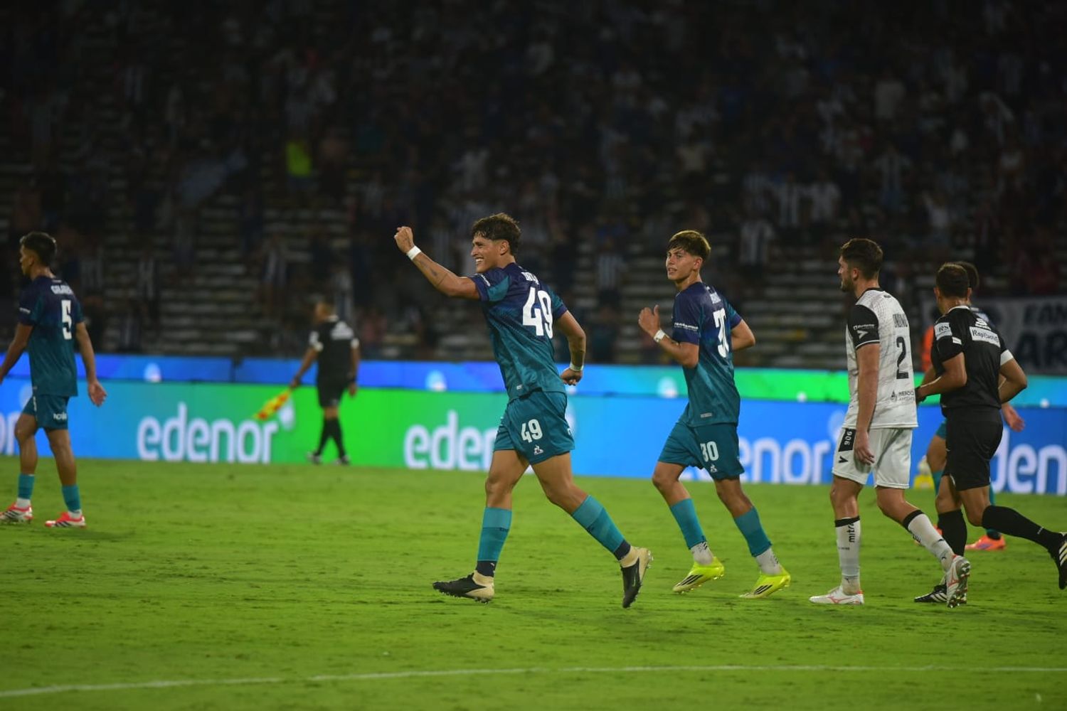 Los goles de Valentín Dávila le dieron a Talleres su segundo triunfo en el Apertura.