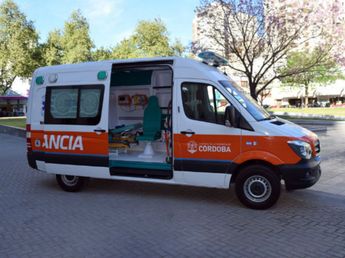 Una automovilista chocó una ambulancia en Córdoba y deberá pagar millones