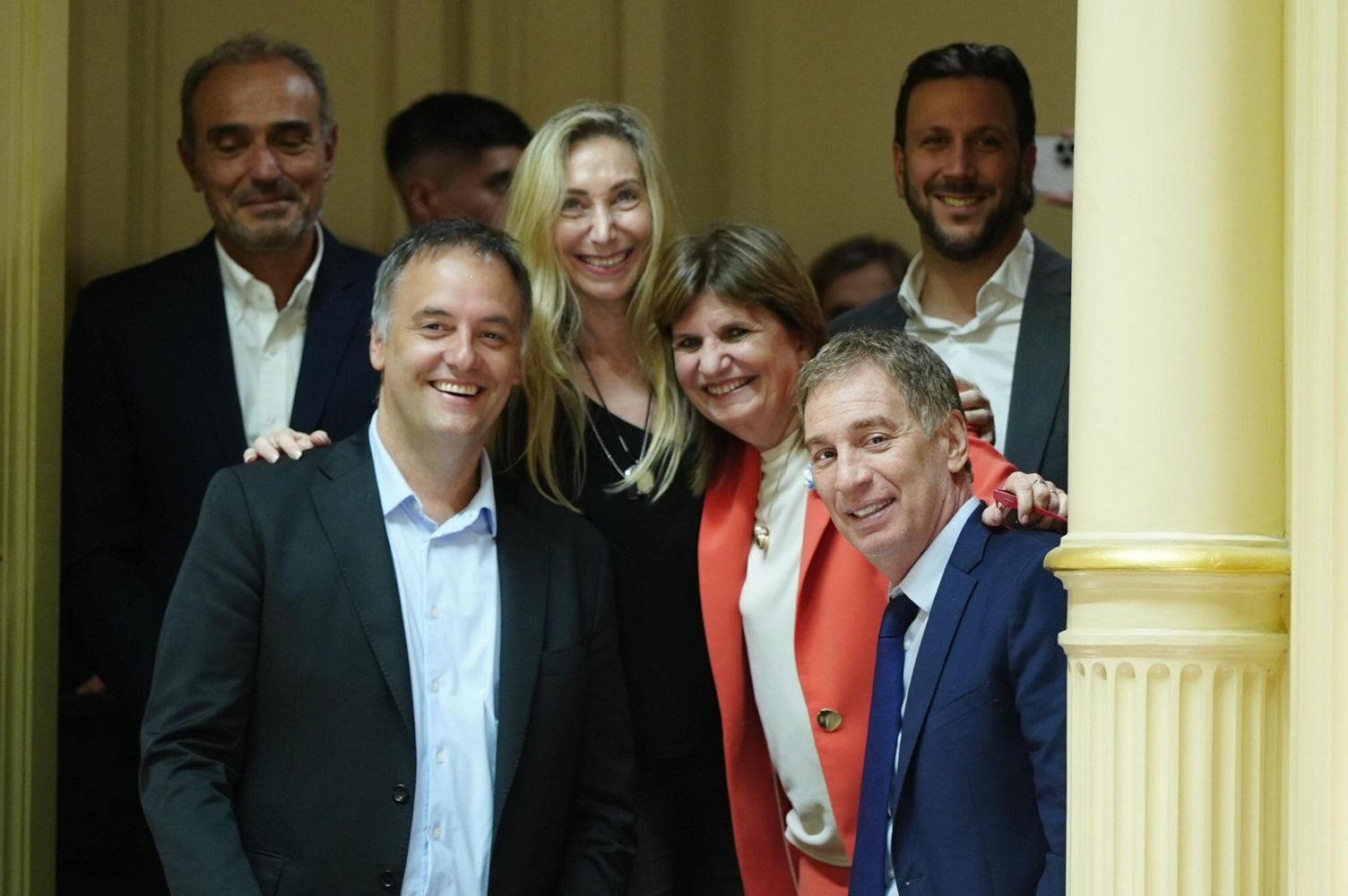 Manuel Adorni, Karina Milei, Patricia Bullrich y Diego Santilli celebran la aprobación de la reforma laboral.