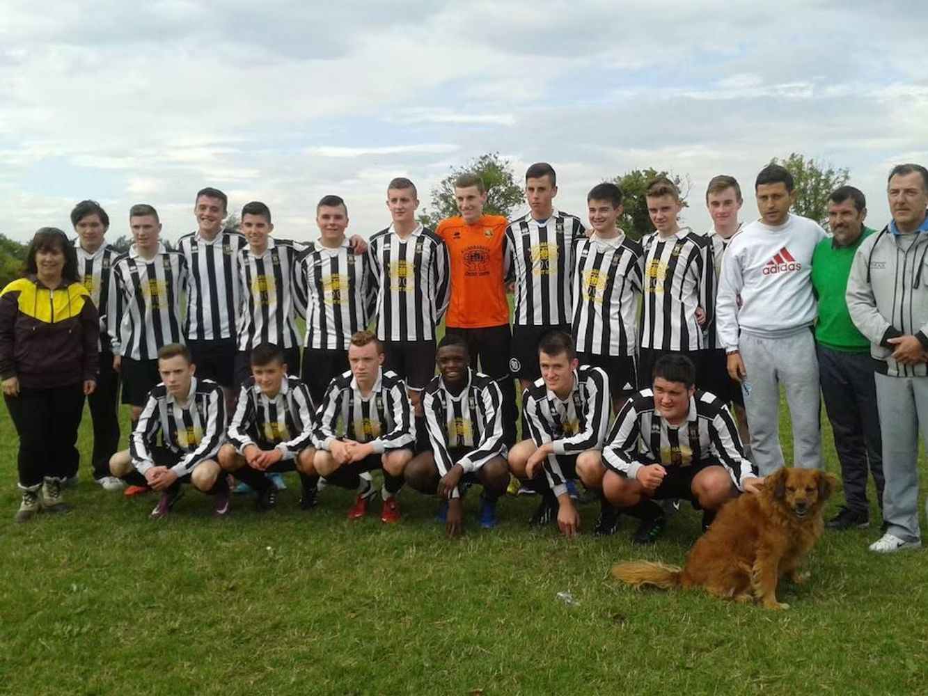 Diego Flores con el equipo Sub 18 de Kingswood Park, en Dublin, Irlanda, 2014.