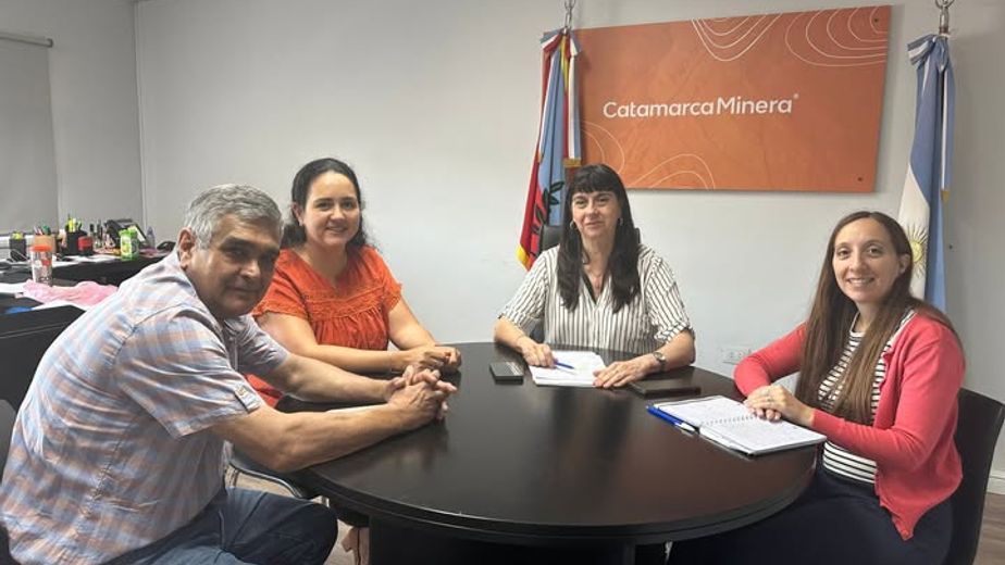 Reunión de trabajo para fortalecer el desarrollo minero con apoyo académico