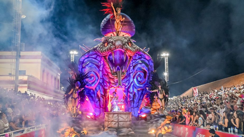 Más de 24 mil personas encendieron la séptima noche del Carnaval del País al ritmo del fin de semana XXL