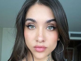Desde Costa Rica, María Becerra posó con la bikini más diminuta desde todos los ángulos y revolucionó Instagram