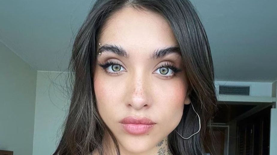Desde Costa Rica, María Becerra posó con la bikini más diminuta desde todos los ángulos y revolucionó Instagram