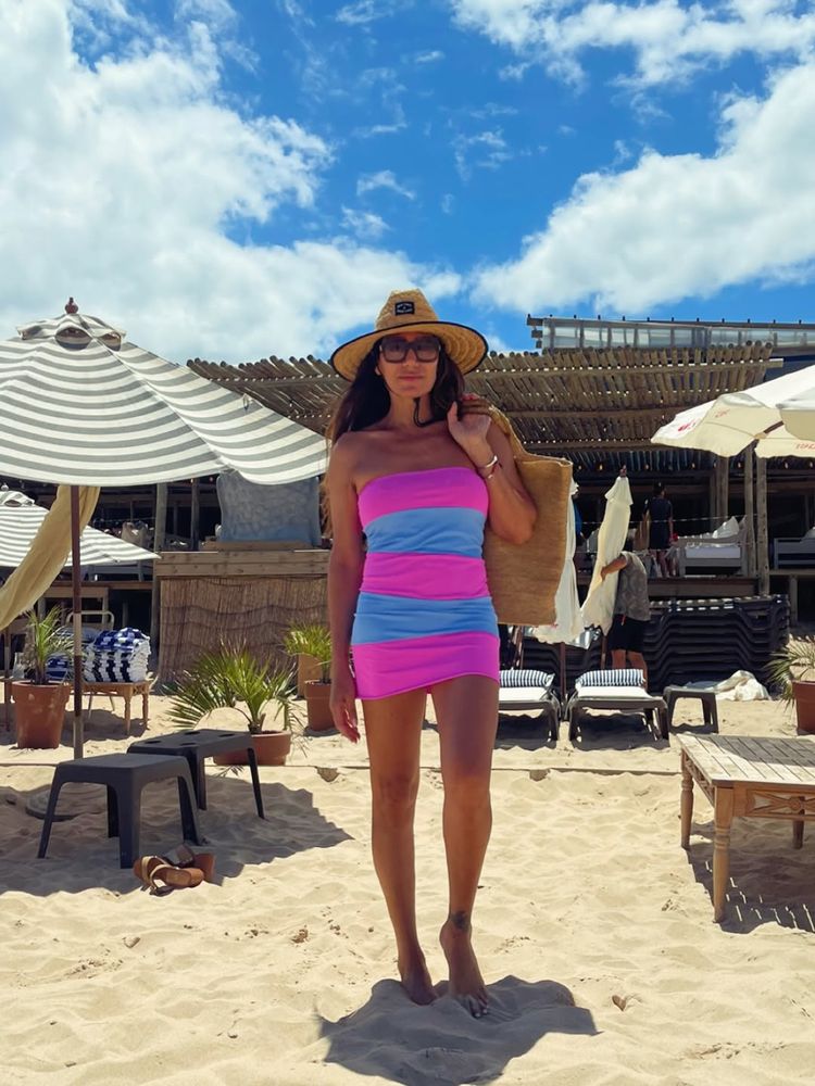Flor de la V apostó por los colores del verano, los combinó con el accesorio tendencia y dio cátedra de estilo
