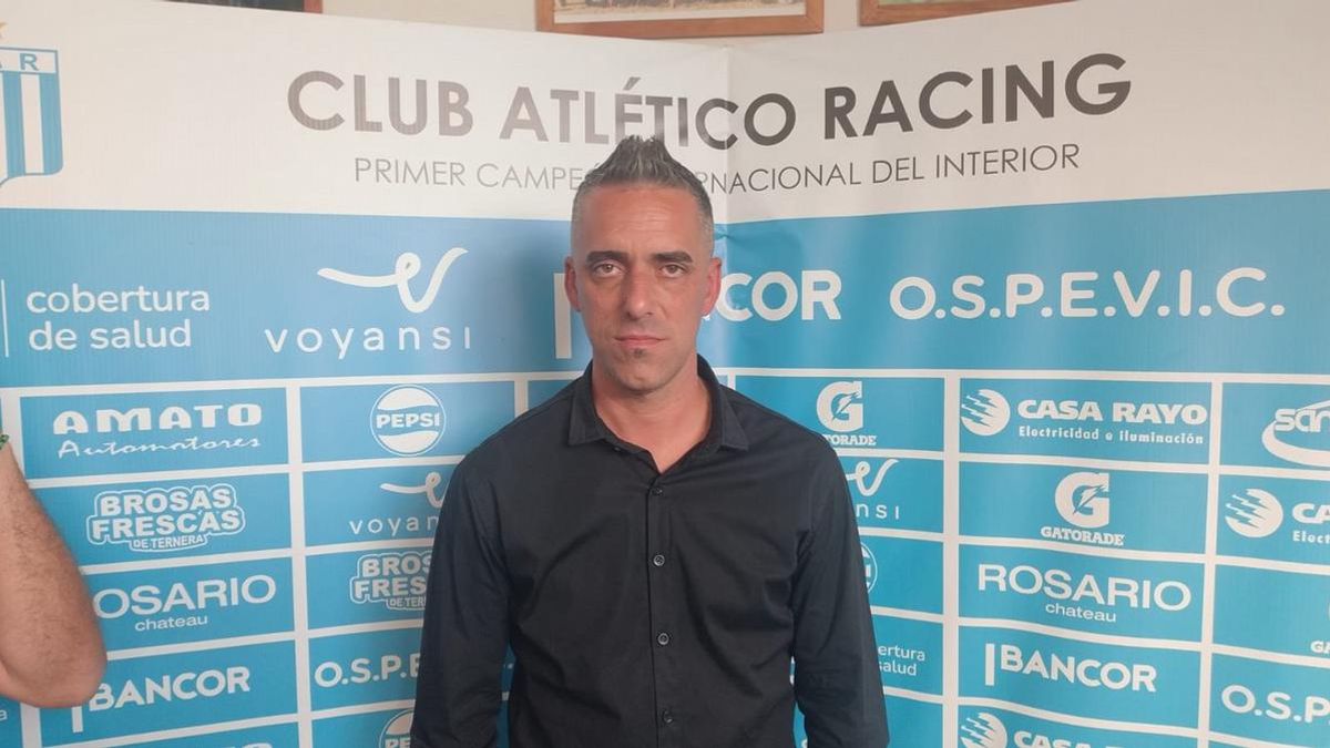 El técnico de Racing de Nueva Italia y el "llevar de a poco" a Ricardo Centurión