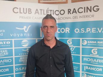 El técnico de Racing de Nueva Italia y el "llevar de a poco" a Ricardo Centurión