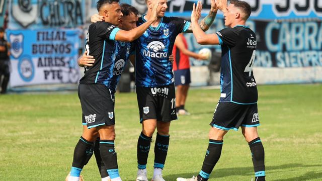El “23 de Agosto” explotó de alegría tras el silbatazo final y vivió una verdadera fiesta en las tribunas.
