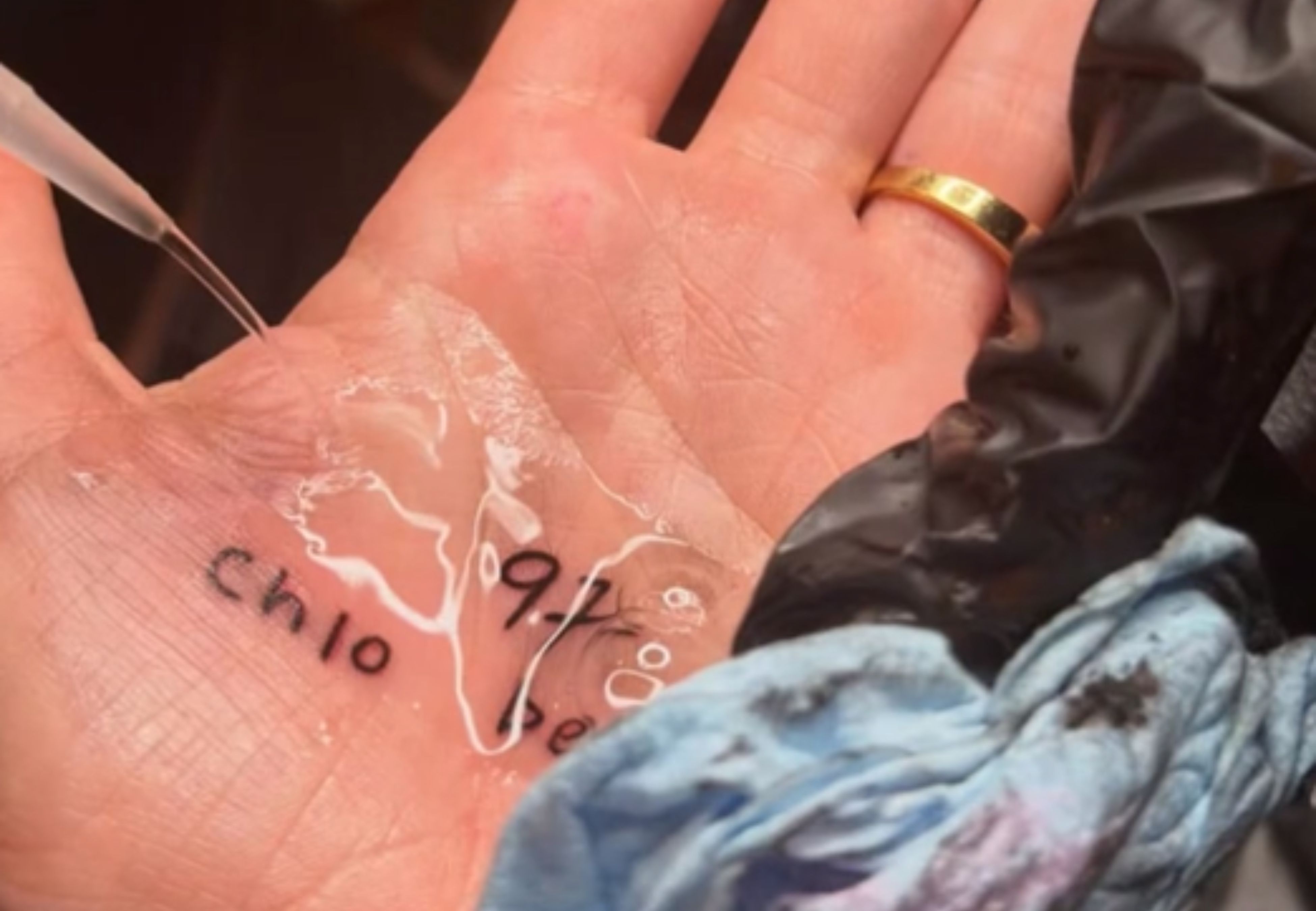 Así es el tatuaje de Tini Stoessel en la mano.