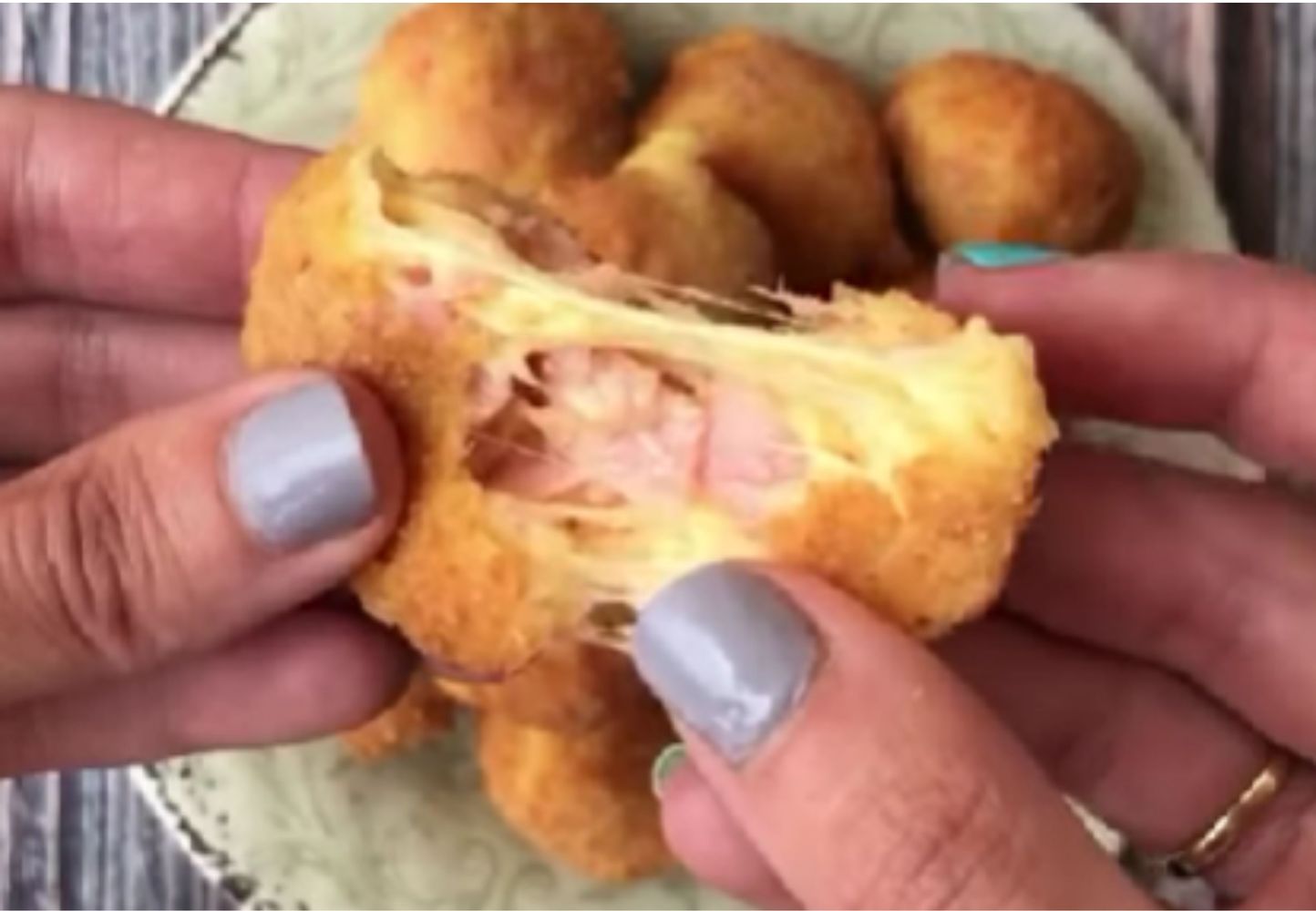 Así quedan las croquetas por dentro.