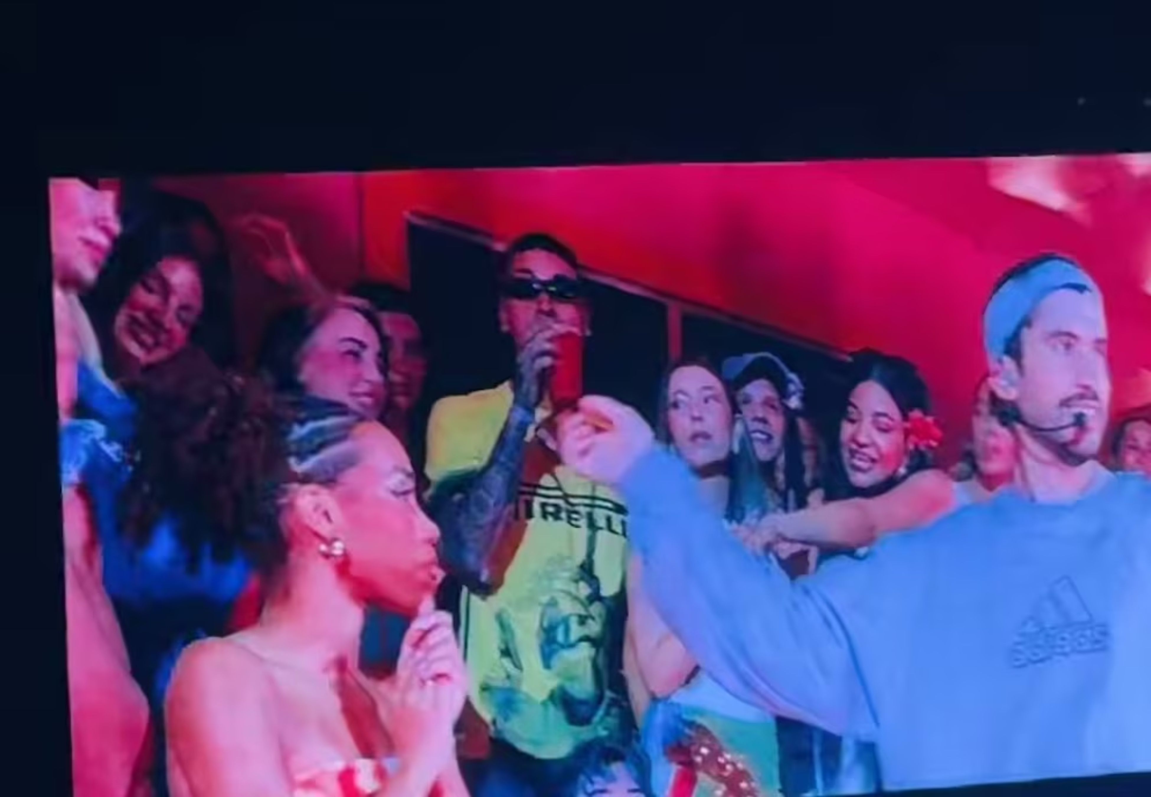 El cantante puertorriqueño invitó a cientos de artistas a su show.