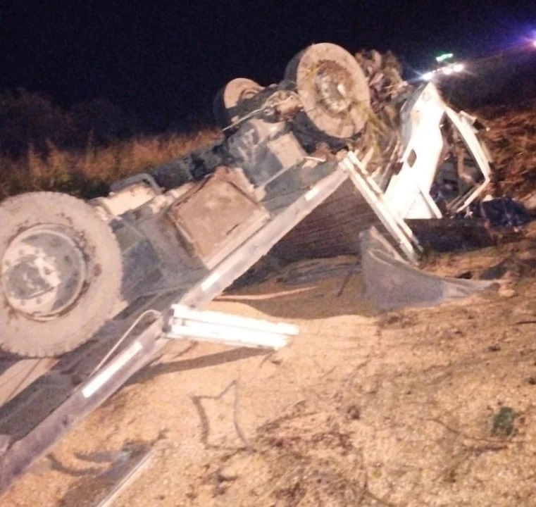 Un hombre de 42 años falleció tras impactar a un camión con su auto en la ruta Provincial 13