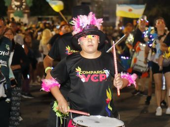 Villa Carlos Paz vivió una noche de carnaval inolvidable y presentó su propia comparsa