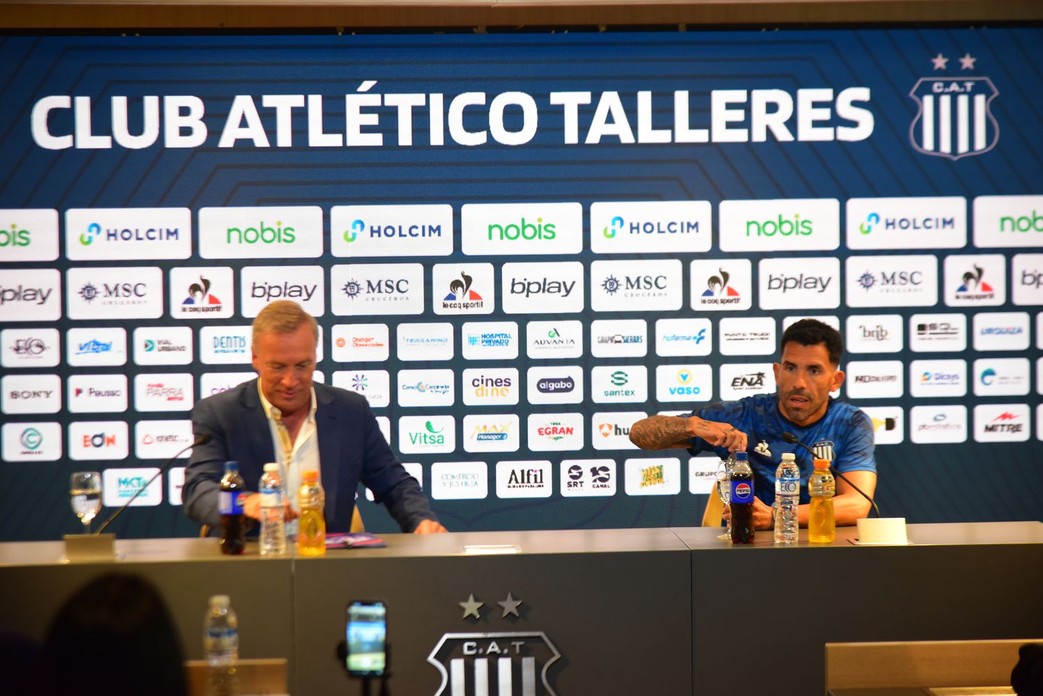 "No vamos a traer por traer", ponderó Tevez.