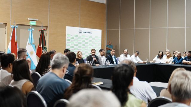 Azcué presentó el Plan de Infraestructura y Desarrollo hacia el Bicentenario.