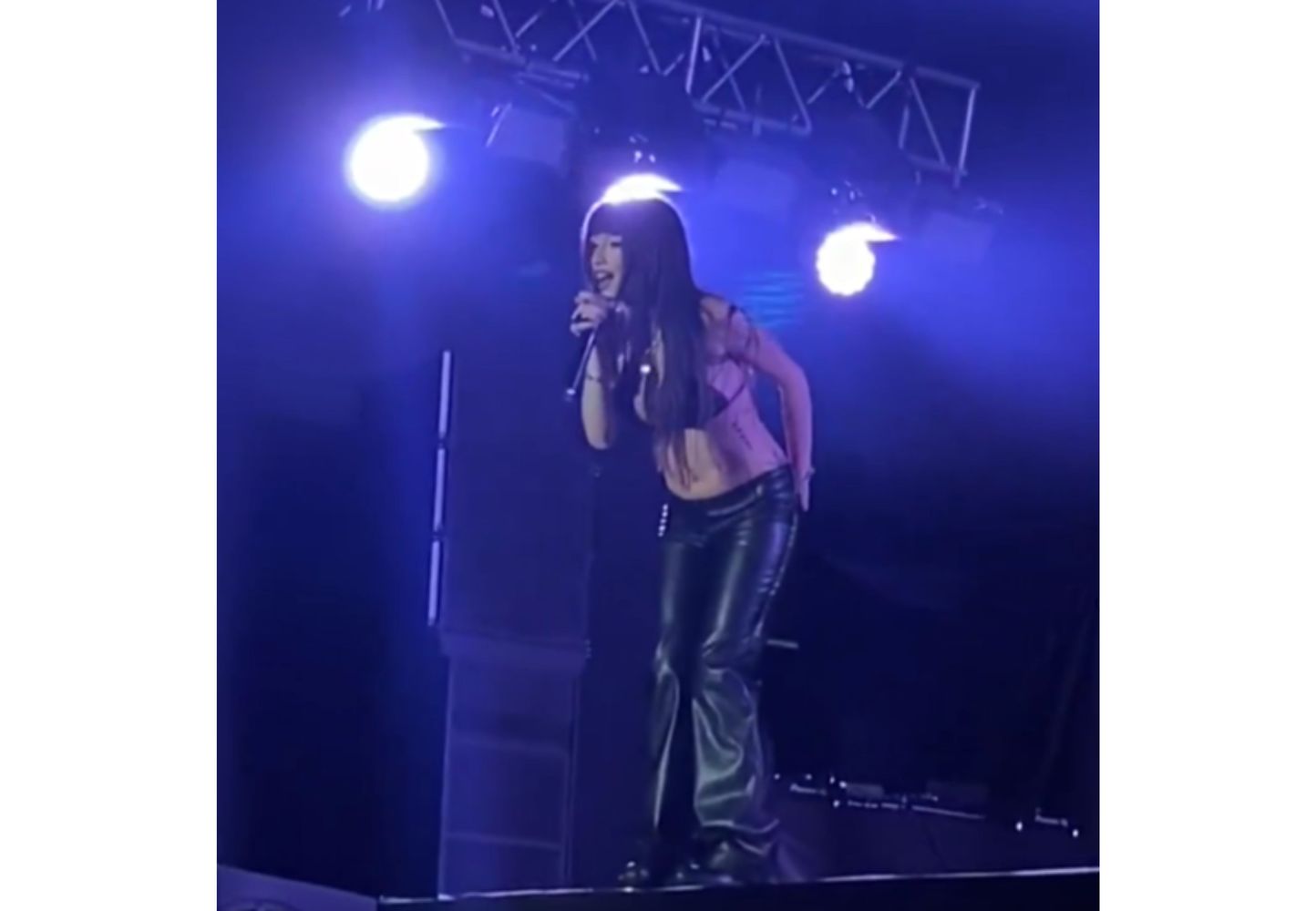 El look con el que se la vio a la cantante.