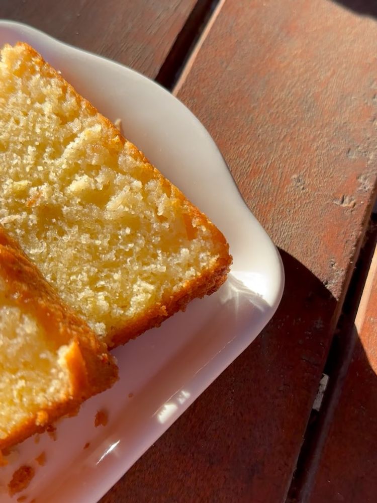 La receta de budín de limón y coco.