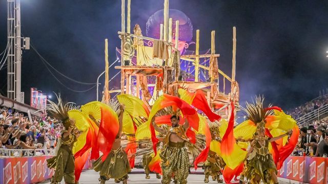 Carnaval Gualeguaychú. Comisión de frente de Marí Marí.