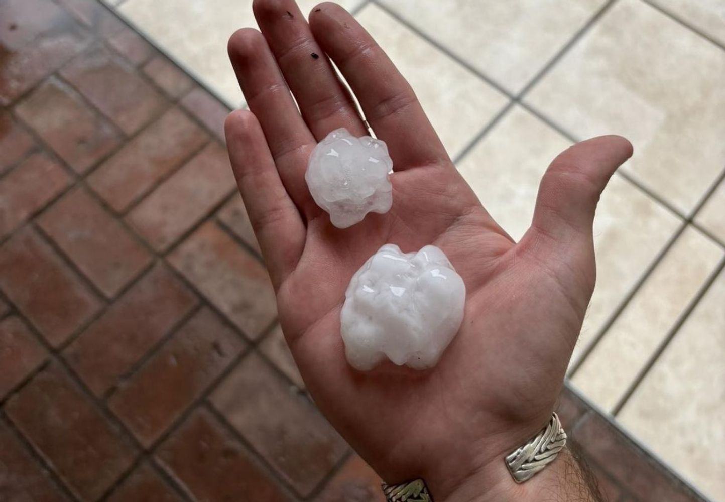 Cayó granizo "en seco" en el interior de Córdoba.