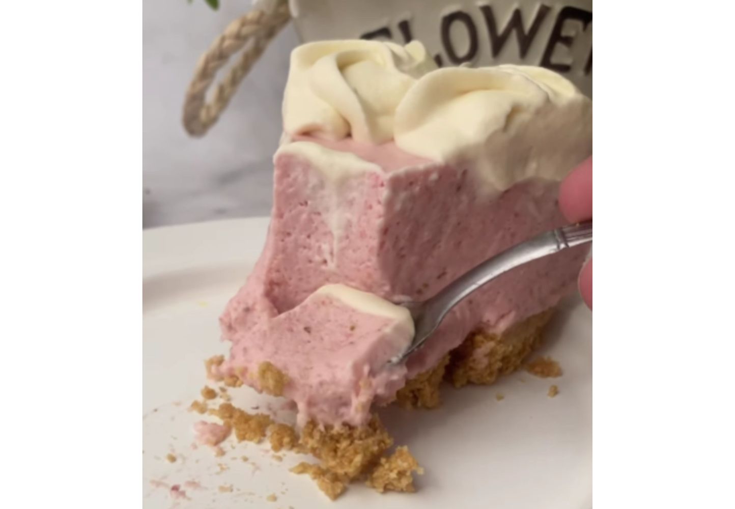 Así queda el cheesecake de frutilla.
