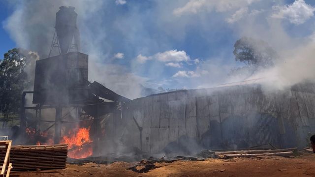 Incendio parcial en un aserradero de San Pedro: solo hubo daños materiales.