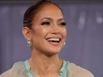 A los 56 años, Jennifer López protagonizó el destape del momento con el look deportivo más al límite y cosechó suspiros
