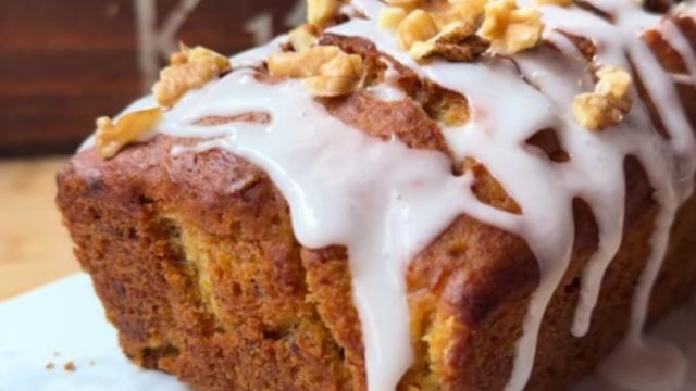 La receta más fácil para hacer un delicioso budín de banana y zanahoria.