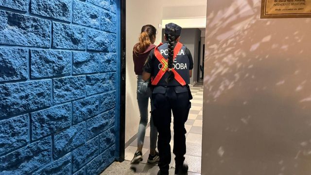 Arroyito: una mujer de 33 años hurtó un teléfono celular y fue detenida por la policía
