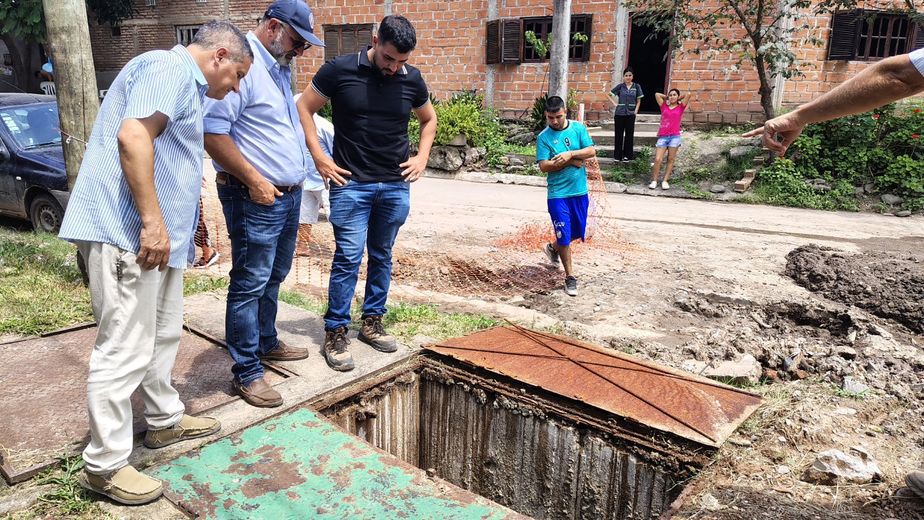 Villa Mitre: SAT reemplazó un tramo clave del colector