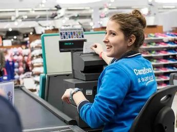 Cuánto gana un cajero de Carrefour y Coto en abril 2026