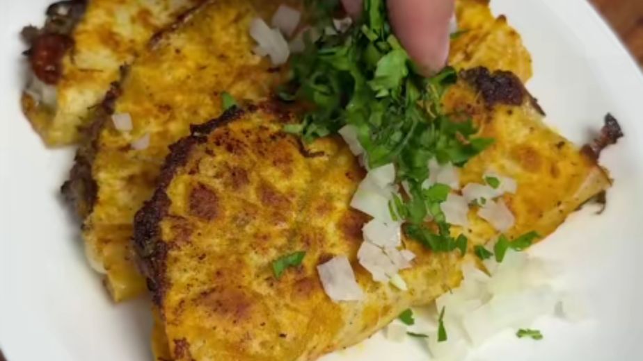 Cómo hacer tacos de birria sin harina: la sencilla receta para replicar un clásico mexicano