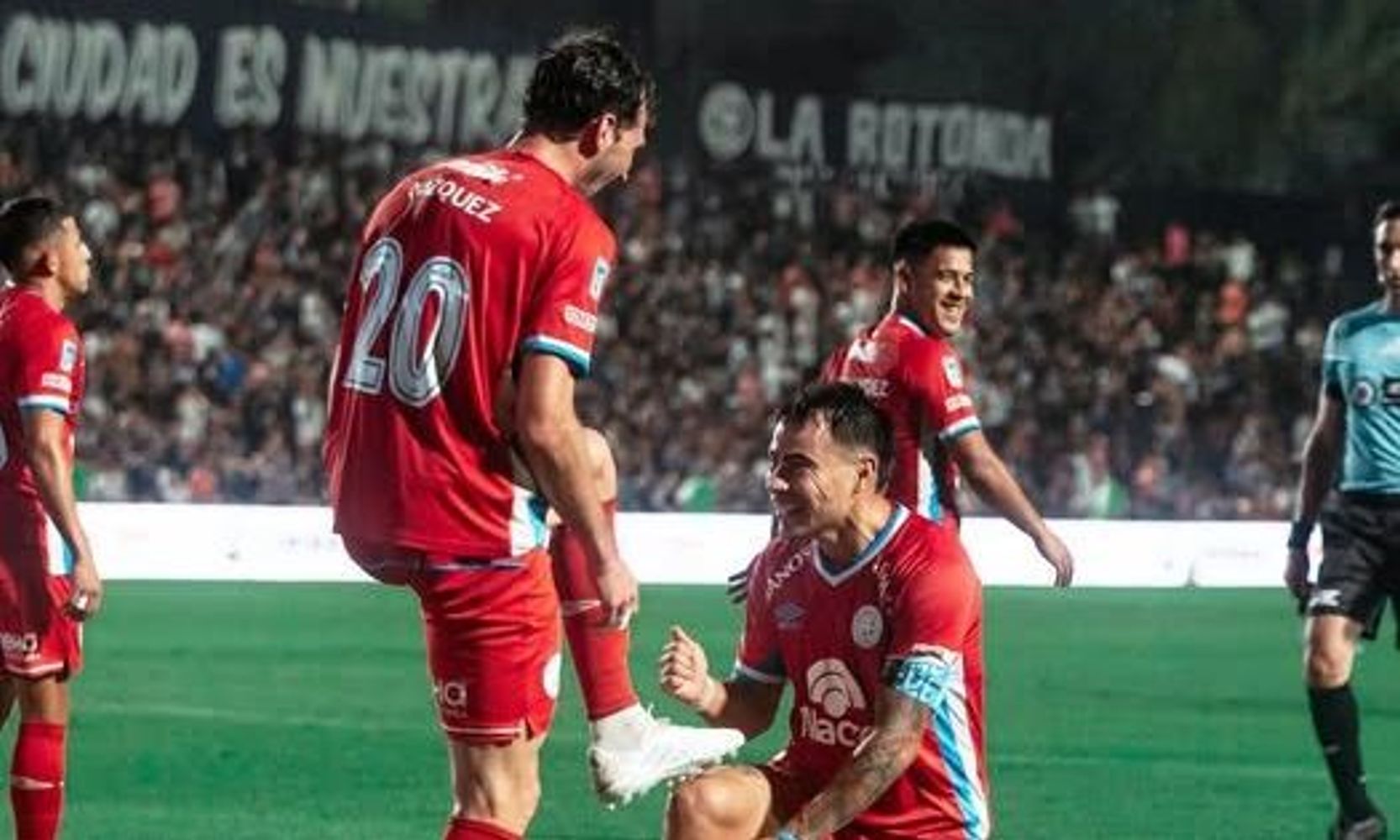 La dupla Franco Vázquez y Lucas Zelarayán le da lustre a Belgrano. Si el "Pirata" gana este lunes alcanza la punta.