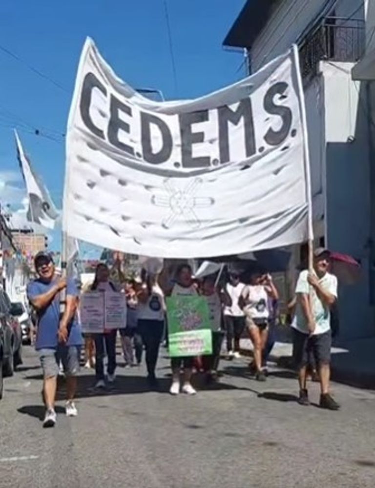 "La calle nos recuerda que la fuerza colectiva es más grande que cualquier intento de precarización", dijo la dirigencia del CEDEMS en la marcha de este jueves.