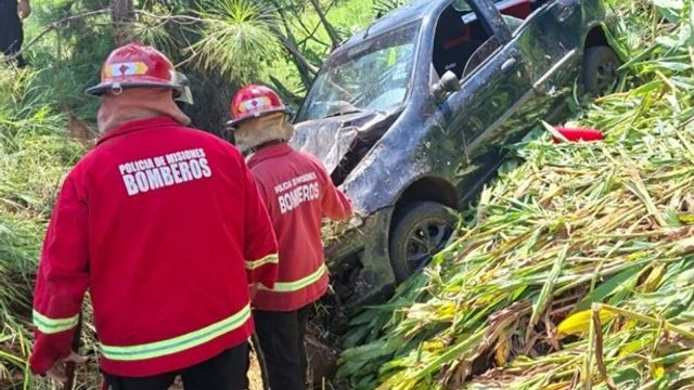 Despiste fatal en Villa Unión: murió una mujer y dos jóvenes resultaron heridas.