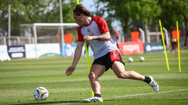 El delantero de Instituto, Luca Klimowicz, viajó a Ecuador para sumarse al Emelec.