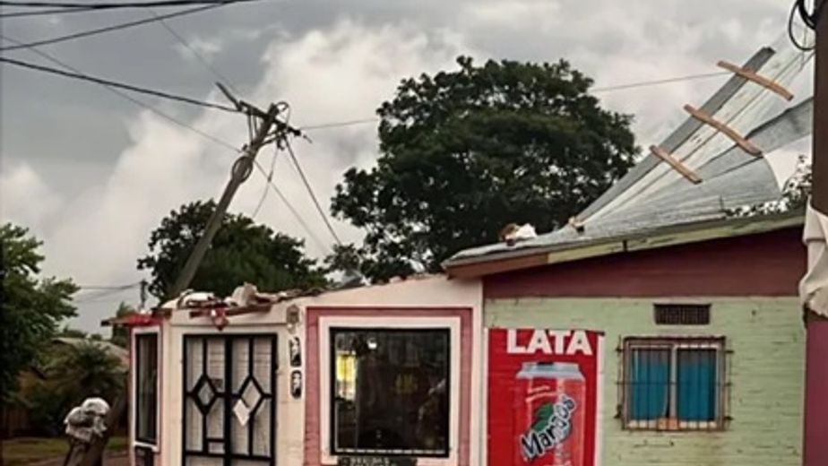 Más de diez familias quedaron sin techo luego de un fuerte temporal en Puerto Esperanza