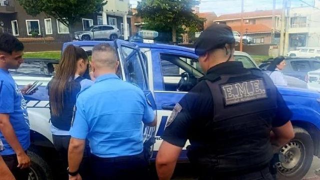 Una mujer de 29 años fue detenida en el centro de Villa Carlos Paz tras balear la casa de su suegra en Estancia Vieja.
