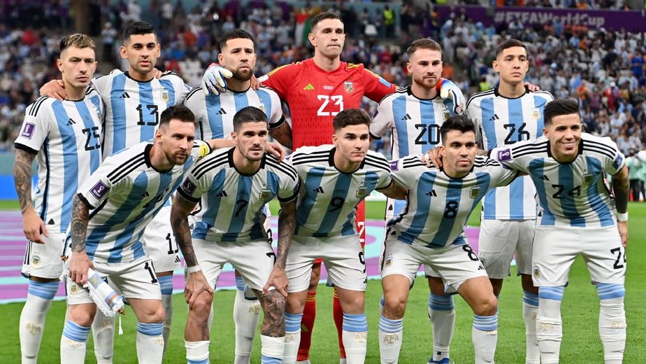 Un jugador de la Selección Argentina confirmó su romance con una influencer y la noticia generó polémica: "Ella cumplió 18 años"