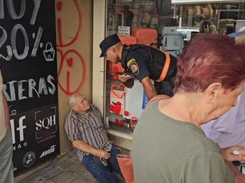 Jubilados se descompensaron en largas filas para cobrar en Córdoba: "Vergüenza"
