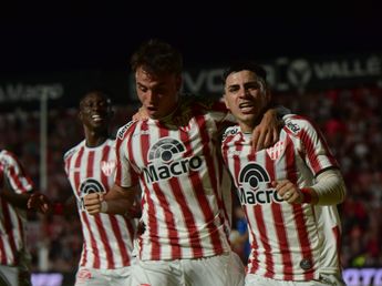 Polémica por el penal para Instituto, con Fernando Espinoza otra vez en el centro de la escena