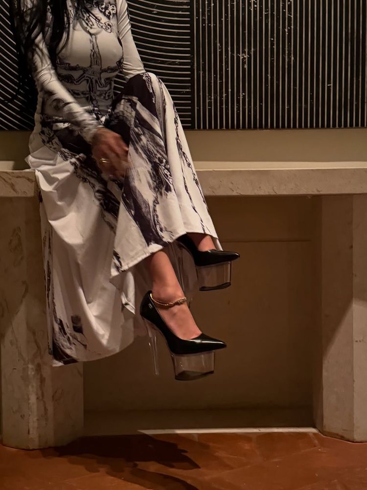 Mia Khalifa deslumbró con el vestido tendencia de la temporada 2026