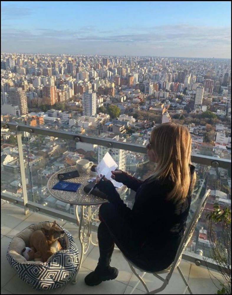 El departamento de Nora Colosimo con vistas impresionantes.