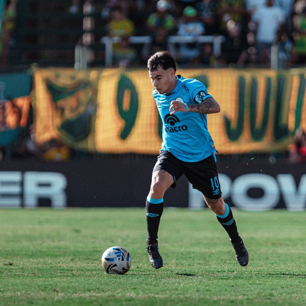 Lucas Zelarayán de Belgrano ante Defensa y Justicia