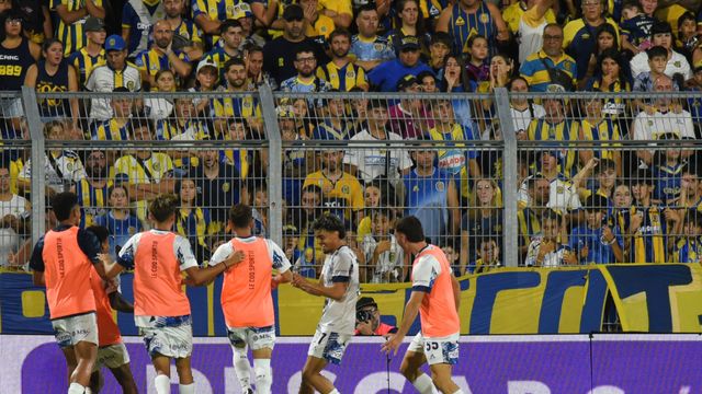 Gol de Ronaldo Martínez y resonante triunfo de Talleres en Rosario.