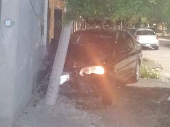 Chocó contra dos casas, un auto, un árbol y un poste: las imágenes del desastre en Córdoba